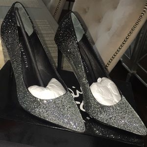Alice and Olivia Calliey metallic pumps